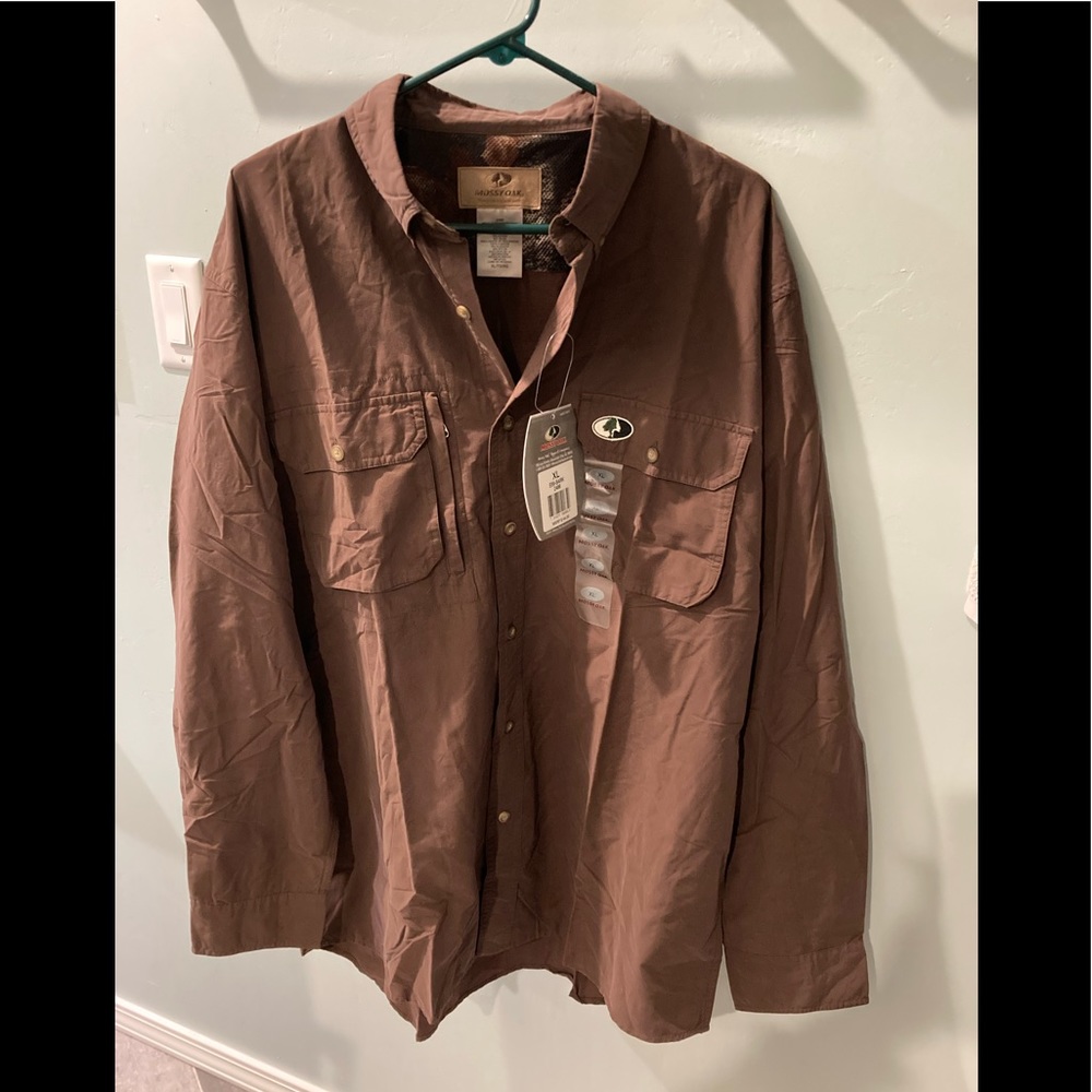 NWT Mossy Oak man’s dark brown and camo dressy shirt.